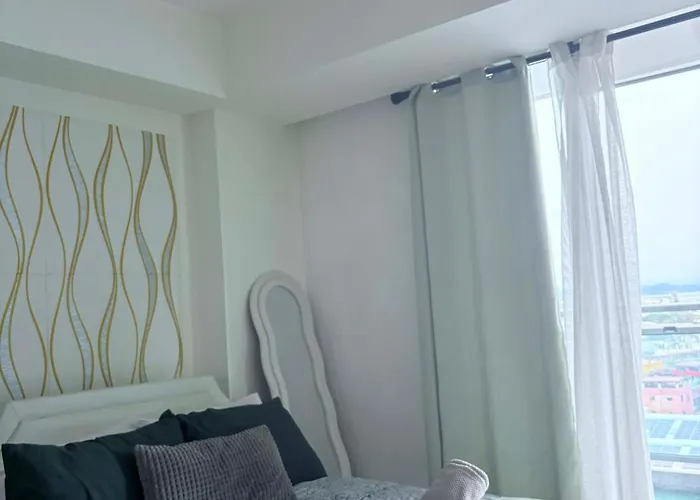 1 Bedroom At Azure Urban *